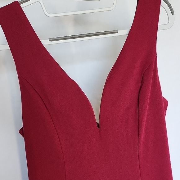 Chic Sleeveless Burgundy Gown - Picture 3 of 5